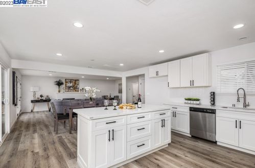 4237 Ridge Dr, West Pittsburg CA  94565-6033 exterior