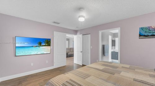 7948 196 Ter, Hialeah FL  33015-6357 exterior