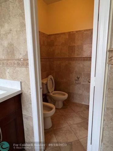 16800 36 Ct, Hollywood FL exterior