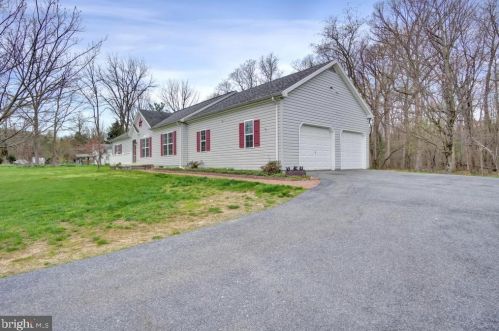 60 Cold Springs Rd, Carlisle PA 17015-9113 exterior