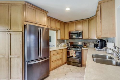 5237 20th St, Milwaukee WI 53233-2548 exterior