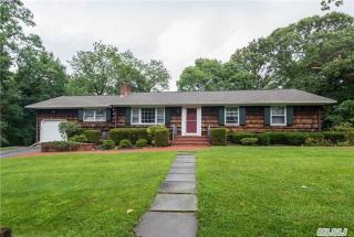 7 Sharon Ave, Strongs Neck, NY 11733-3918
