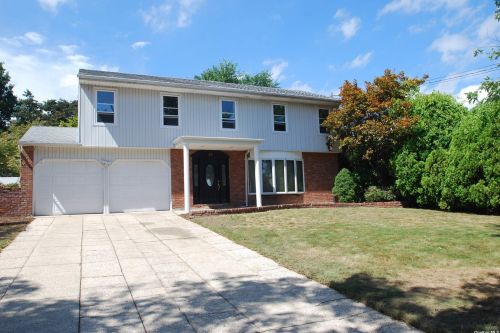 26 Middlesex Dr, Huntington Station, NY 11746-6012