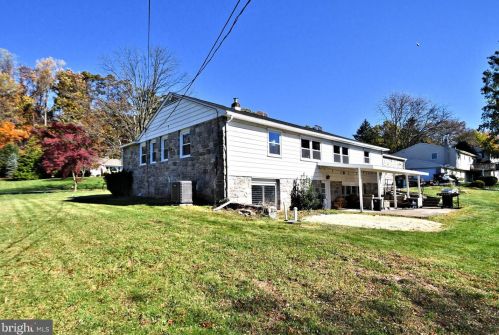 1472 Timberline Dr, Pottstown PA  19465-7234 exterior