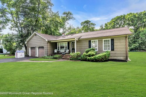 43 Emma Pl, Tinton Falls NJ  07724-1901 exterior