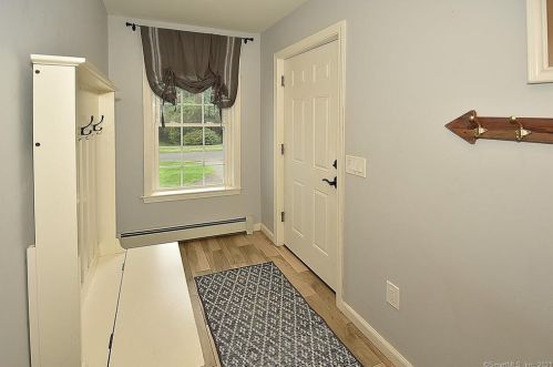 1 Jacobs Hill Rd, Ellington CT  06029-3117 exterior