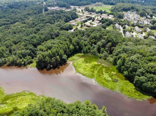 32 Tideview Dr, Dover NH  03820-4579 exterior