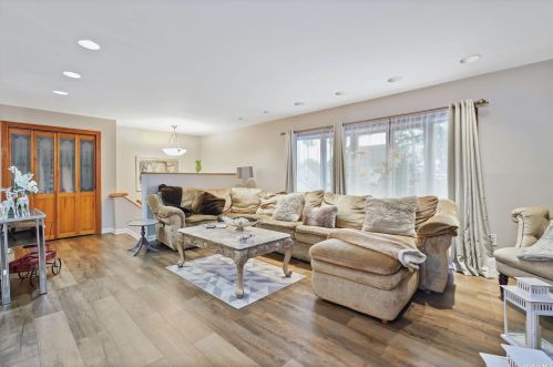 630 Ingraham Ln, New Hyde Park NY  11040-4244 exterior