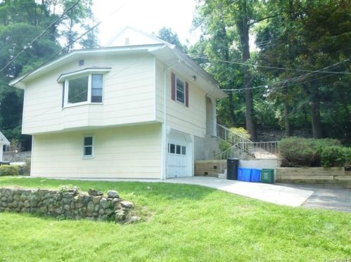 1 Bedford Ln, Thiells, NY 10984-1401