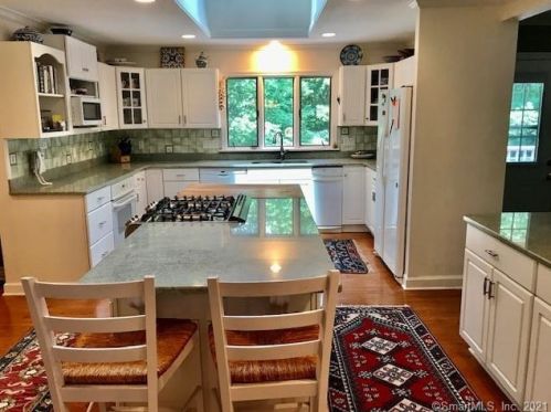 41 Spring Hill Ln, Bethel, CT 06801-2728