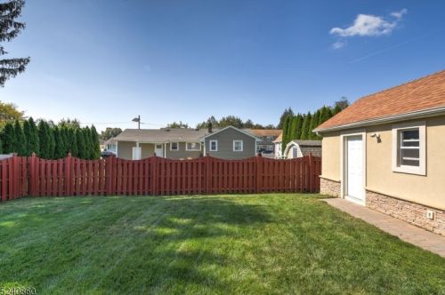 16 9th Ave, Manville NJ  08835-1512 exterior