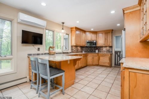 14 Pine Hill Rd, Annandale NJ  08801-3503 exterior