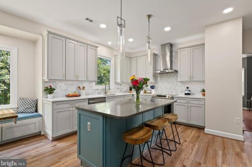 526 Beauregard Dr, Leesburg VA 20175-8924 exterior