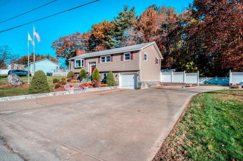 41 Carol Ave, Salem NH  03079-4466 exterior