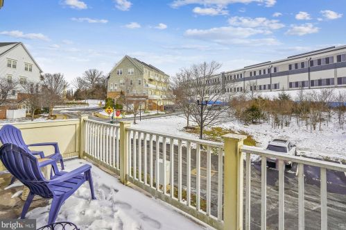 7204 Little Thames Dr, Gainesville VA  20155-4021 exterior