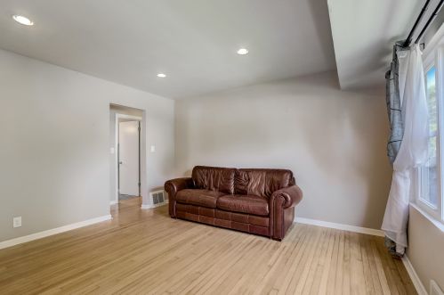 3135 Koenig Ave, Milwaukee, WI 53235-4235