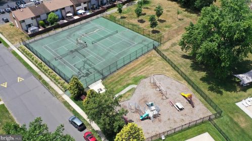 200 Canterbury Ct, East Windsor NJ 08520-5509 exterior