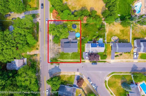 451 Middle Rd, Hazlet NJ  07730-2483 exterior