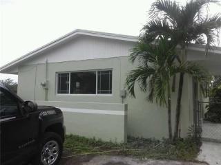 2974 191st Ter, Miami FL  33056-2460 exterior