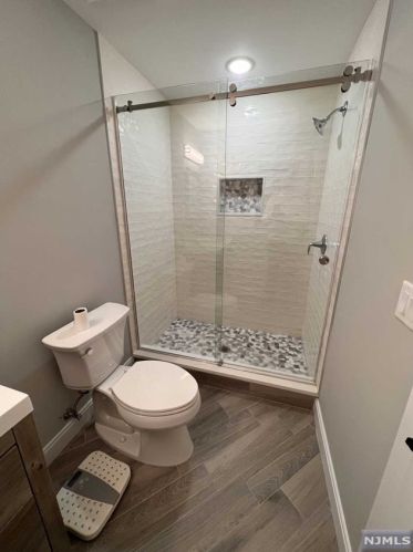 416 Lawton Ave, Cliffside Park NJ  07010-1902 exterior