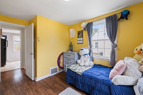 236 Maryland Dr, Glenshaw PA  15116-1724 exterior