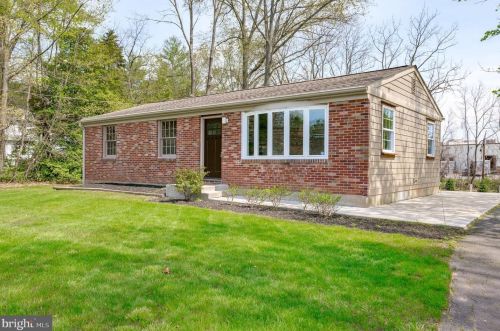 15 New Rd, Southampton, PA 18966-3629
