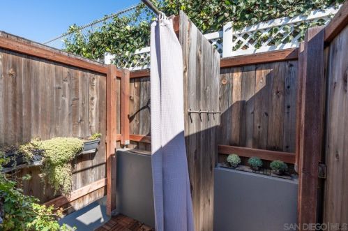 1190 Tourmaline St, San Diego CA  92109-1838 exterior
