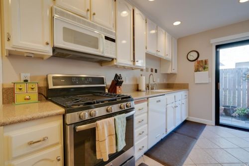 427 Myrtle Ct, Benicia CA  94510-1451 exterior