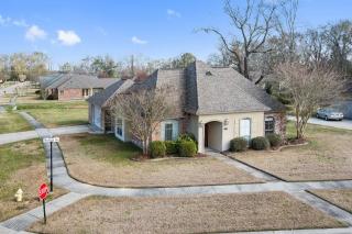 2401 Woodbend Dr, Zachary, LA 70791-2776
