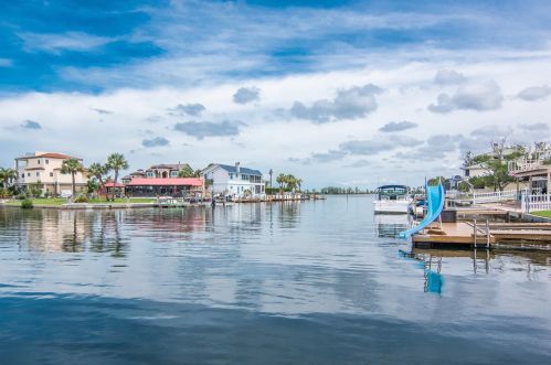 3325 Gulf Winds Cir, Brooksville FL  34607-3027 exterior