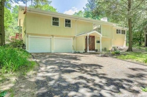 10 Lolly Ln, Stamford, CT 06903-4809