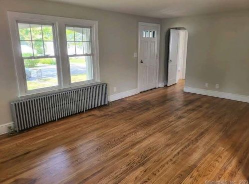 49 Norman St, Manchester CT  06040-6113 exterior