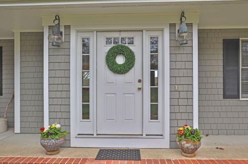 595 Riverview Dr, Chatham MA  02633-1117 exterior