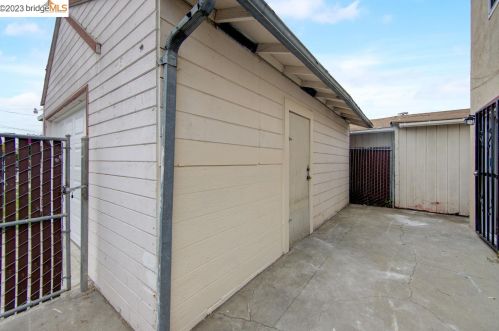 1136 92 Ave, Oakland CA 94603-1358 exterior