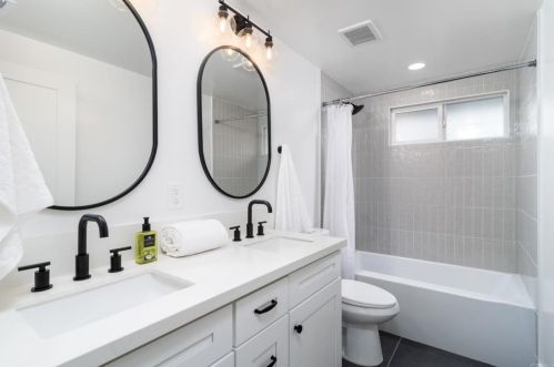 7012 Bobhird Dr, San Diego CA 92119-1404 exterior