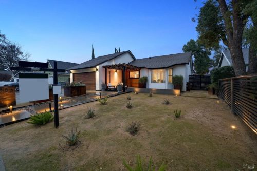 403 Temple Dr, Vacaville CA  95687-5146 exterior