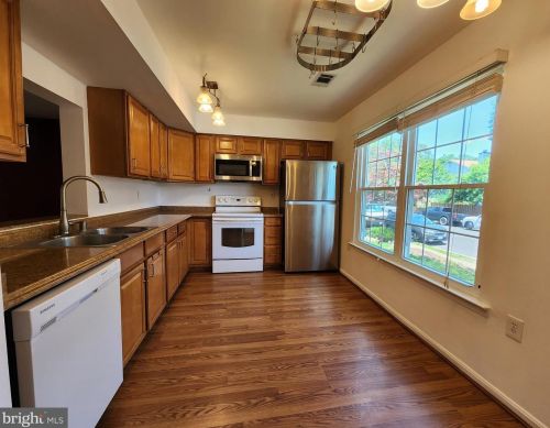 163 Meadows Ln, Leesburg VA  20176-4466 exterior