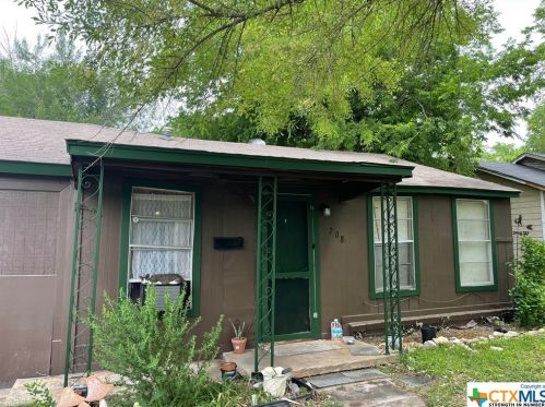 708 Cedar St, Seguin, TX 78155-3813