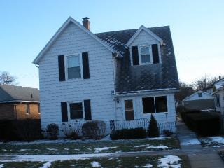 405 Broadway St, Mishawaka, IN 46545-5943