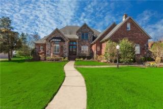1145 Summersby Dr, Fayetteville, AR 72701-9021