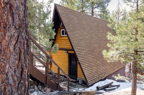 127 Winding Ln, Big Bear City, CA 92314-9641