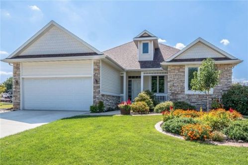 7154 Oak Crest Blvd, Camp Dodge, IA 50131-2041