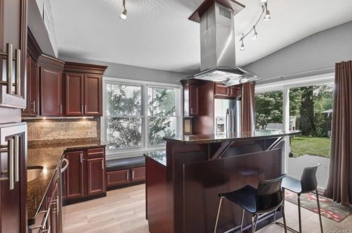 14 Utopian Pl, Airmont NY  10901-7715 exterior