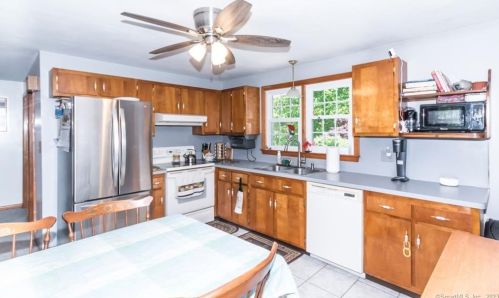 55 Jodi Dr, Wallingford CT  06492-2846 exterior