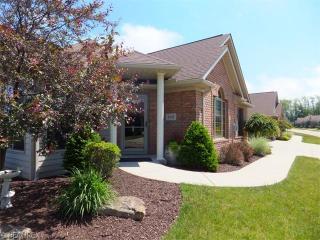 1115 Lauren Crest St, Hartville, OH 44632-8548