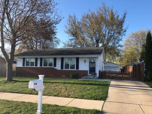 2713 83 Pl, Kenosha WI 53143-6245 exterior