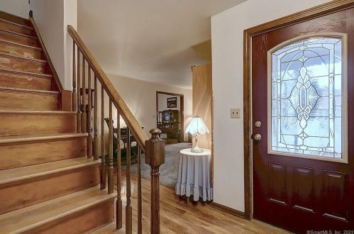 22 Harvest Ln, Milford CT  06461-1705 exterior