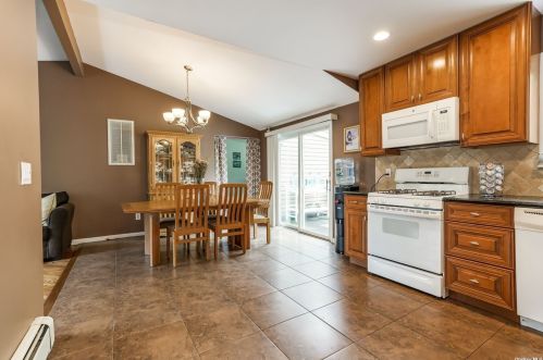 162 10th Ave, Holtsville NY  11742-2357 exterior