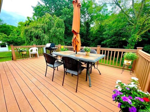 1 Parkside Dr, Airmont NY  10901-7601 exterior