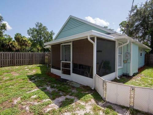 2545 86th Dr, Vero Beach FL  32966-5026 exterior